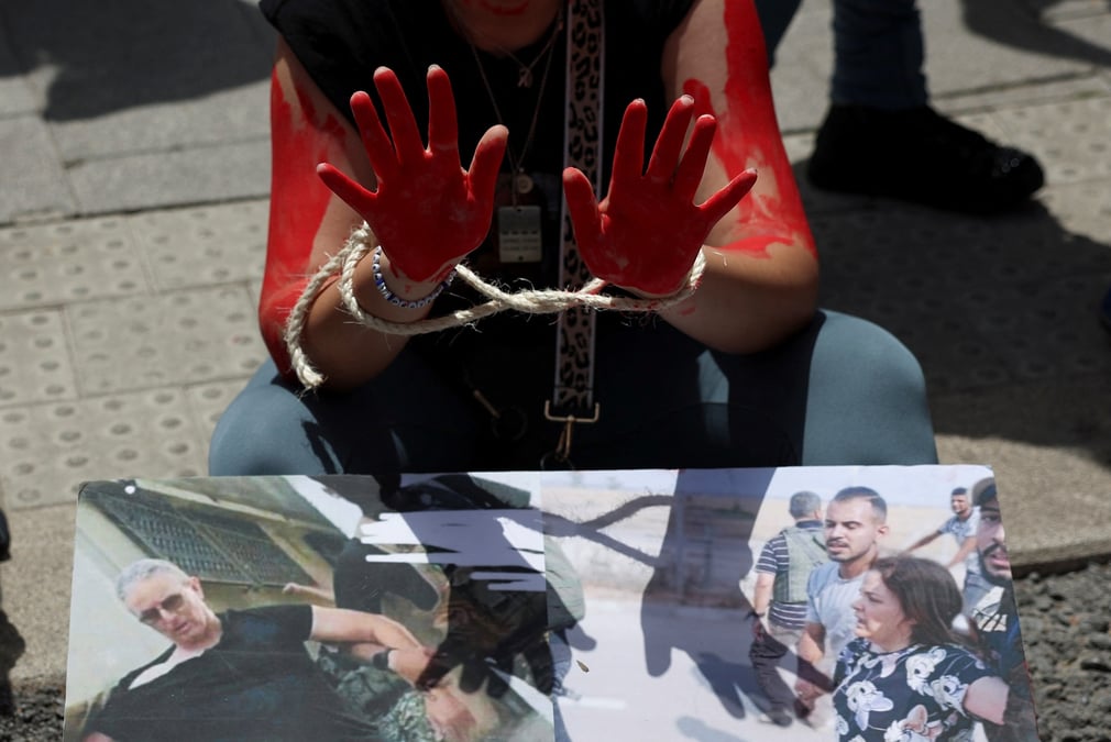 Protest to for the immediate release of israeli hostages, in tel aviv