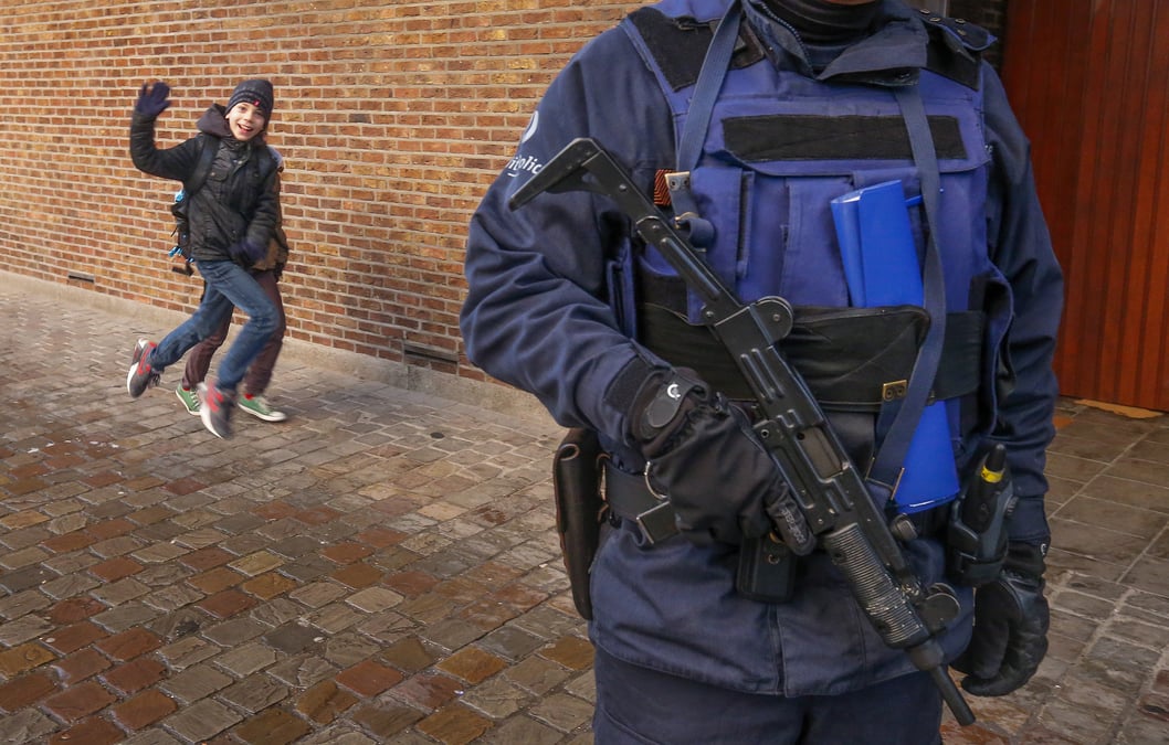 La belgique abaisse le niveau d'alerte a bruxelles