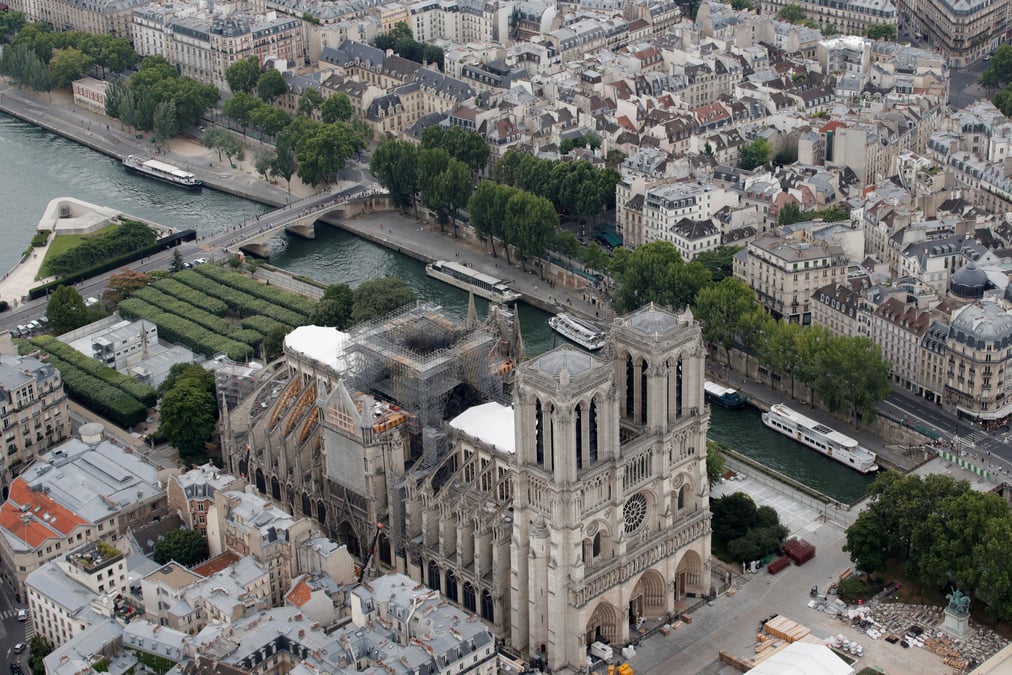Le parlement donne un cadre a la reconstruction de notre-dame
