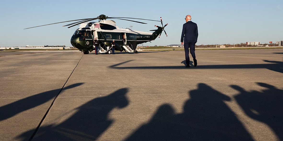 Jeudi, le président américain sur le tarmac de l’aéroport de Chicago.