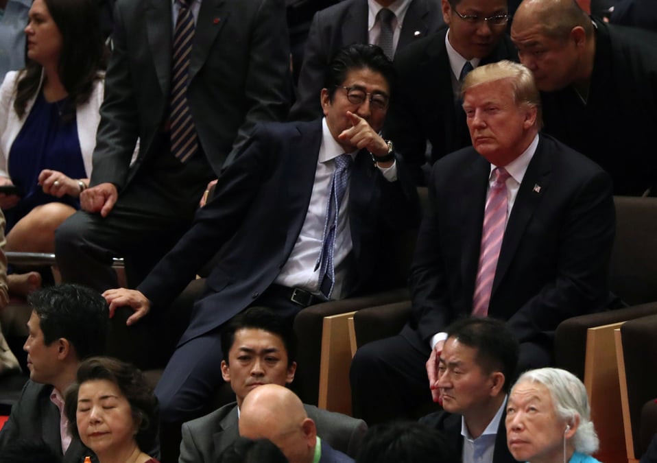 Diplomatie du golf entre abe et trump, les tensions commerciales en arriere-plan
