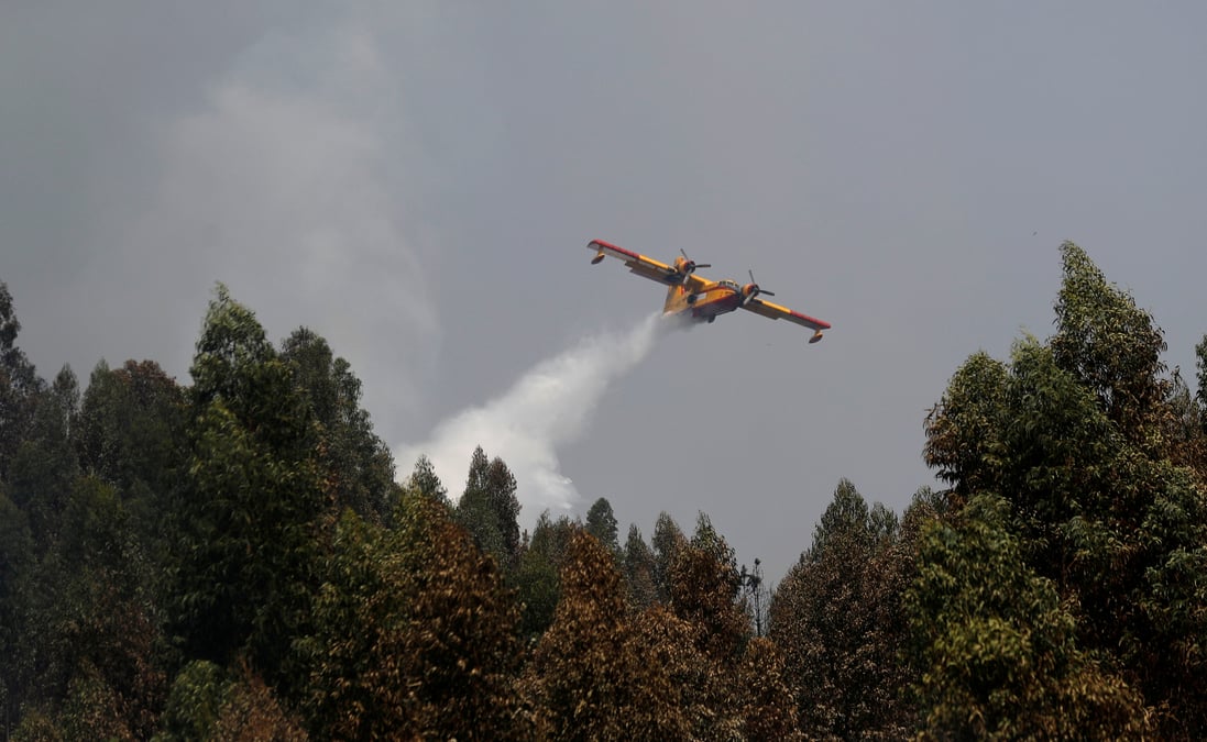 Les feux de foret maitrises au portugal, les pompiers restent mobilises