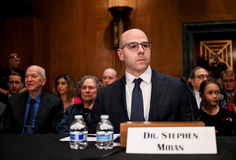 Le conseiller de Donald Trump, Stephen Miran, met de l’eau dans son vin dans l’espoir de voir sa nomination à la Fed approuvée par le Sénat américain. (Photo d’archive.)