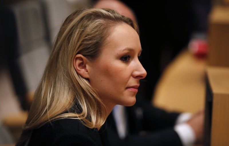 Marion marechal ne dit pas non a un retour en politique