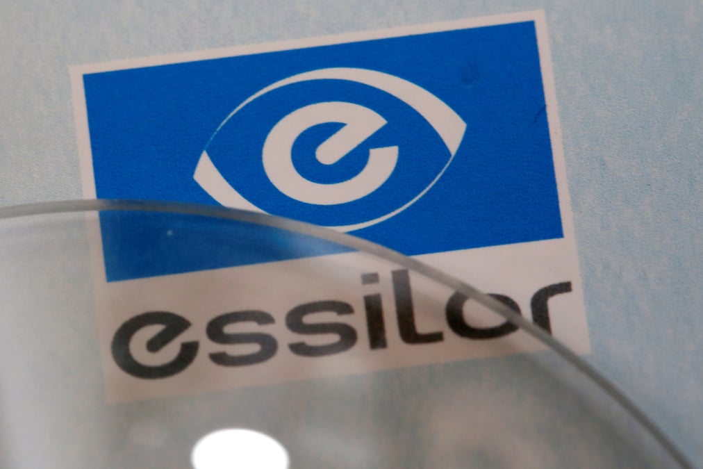 Essilorluxottica affiche des ventes solides avant une ag a risque