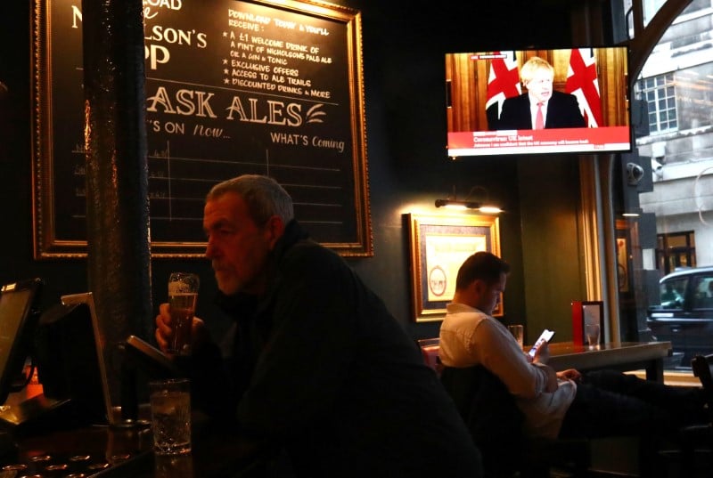 Coronavirus: johnson demande aux britanniques de rester chez eux et aux bars de fermer
