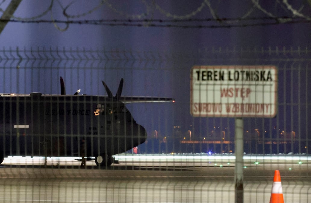 Arrivee en pologne des premiers renforts americains