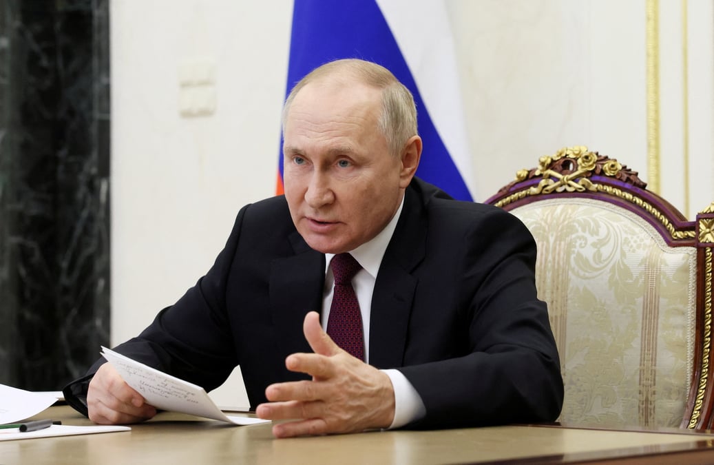 Le president russe vladimir poutine preside une reunion a moscou