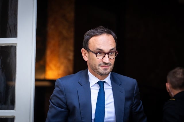 Il existe en France « trop d'empilement: vous avez des services de l'Etat, des opérateurs, des agences, quatre niveaux de collectivités, parfois des syndicats, des sociétés d'économie mixte... », avait récemment déploré Thomas Cazenave au lancement de la mission.