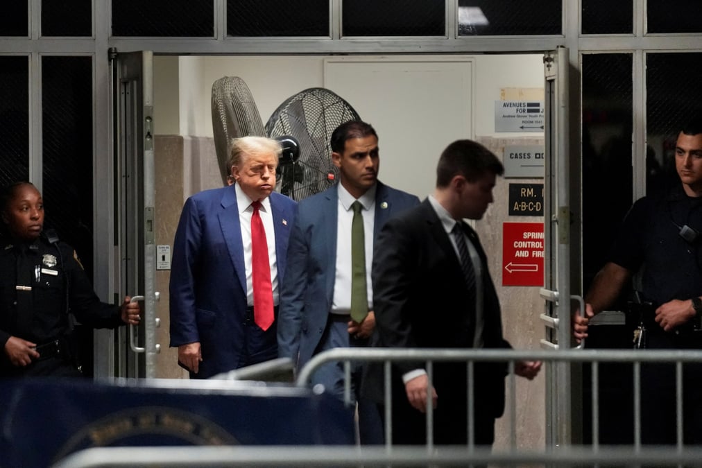 Le proces penal de l'ancien president americain trump, accuse d'avoir falsifie des documents commerciaux, se poursuit a new york