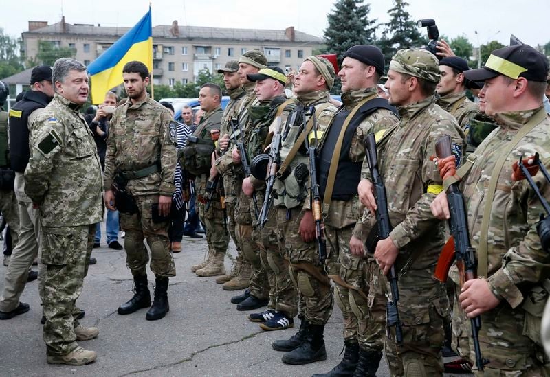 Le président ukrainien Petro Porochenko en visite à Slaviansk