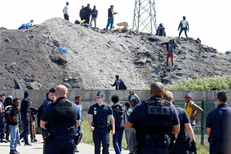 Calais: des associations attaquent l'etat sur les droits des migrants