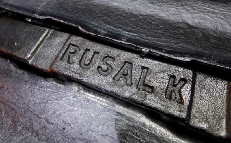 En remaniant son conseil, rusal espere la levee des sanctions