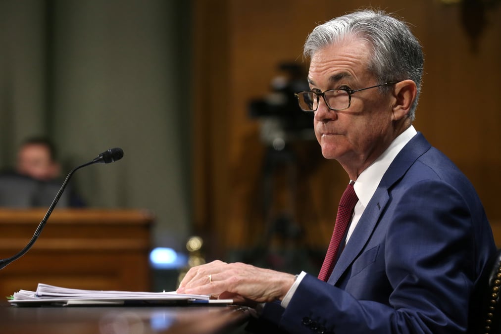 Powell reaffirme la volonte de la fed de soutenir l'economie