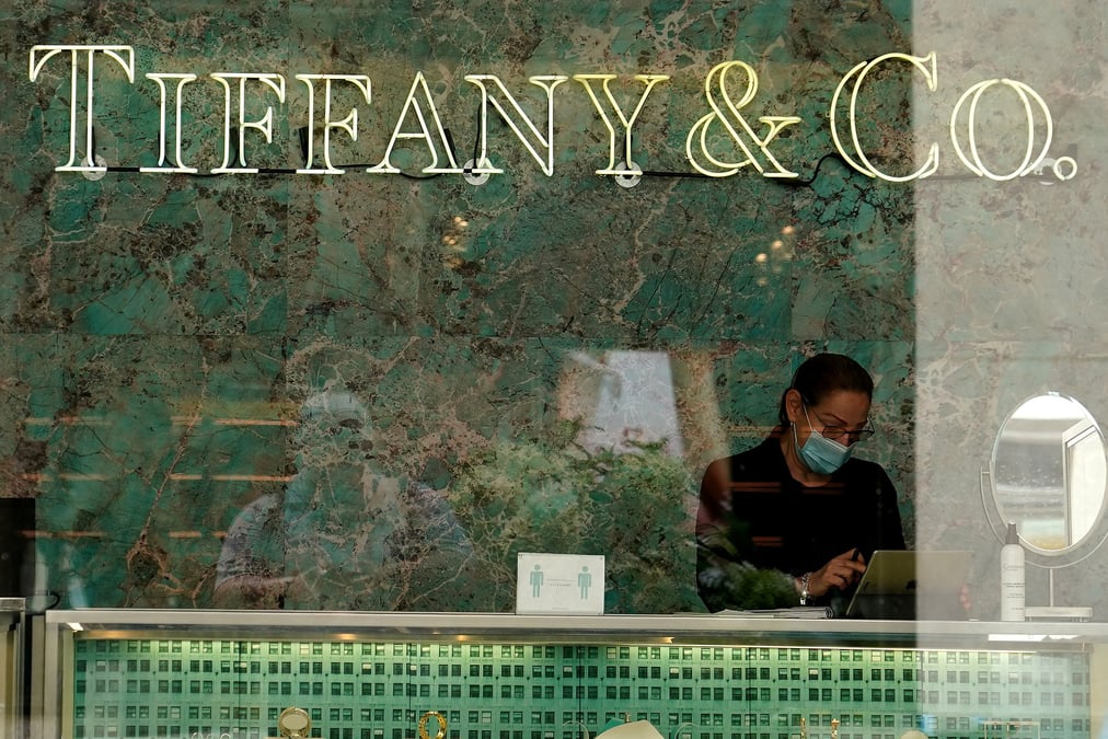 Les ventes de tiffany baissent moins que prevu au 3e trimestre