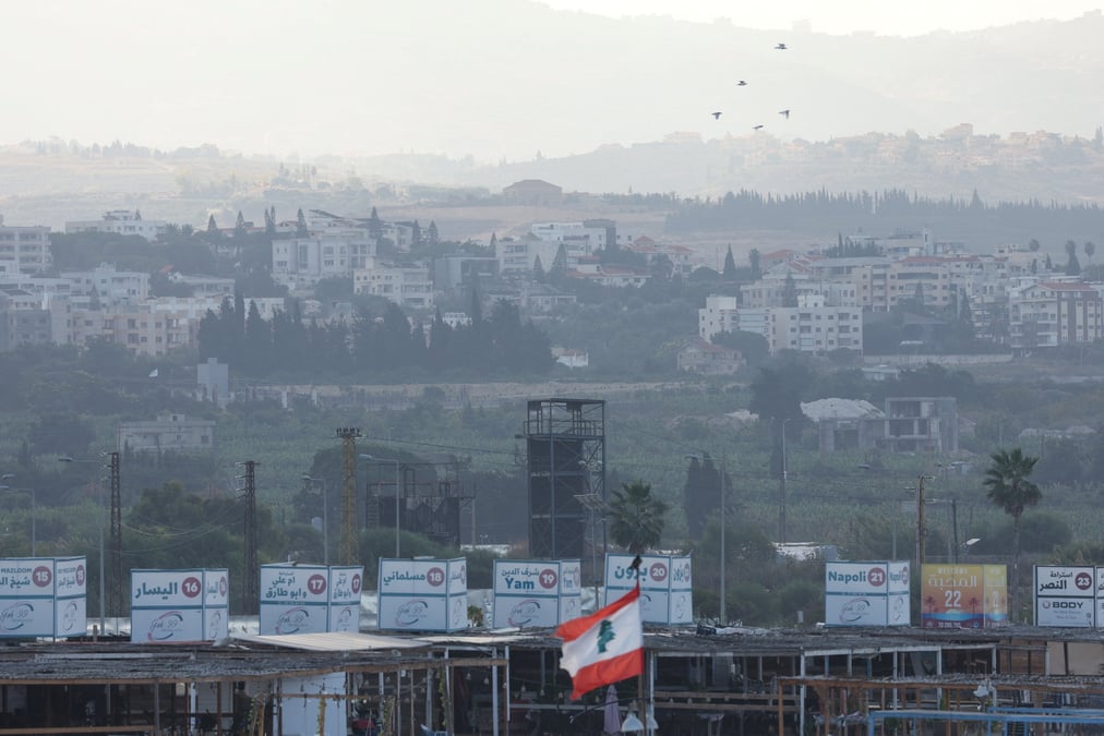 Les villages du sud libanais, vus depuis tyr, au milieu des hostilites en cours entre le hezbollah et les forces israeliennes, sud du liban