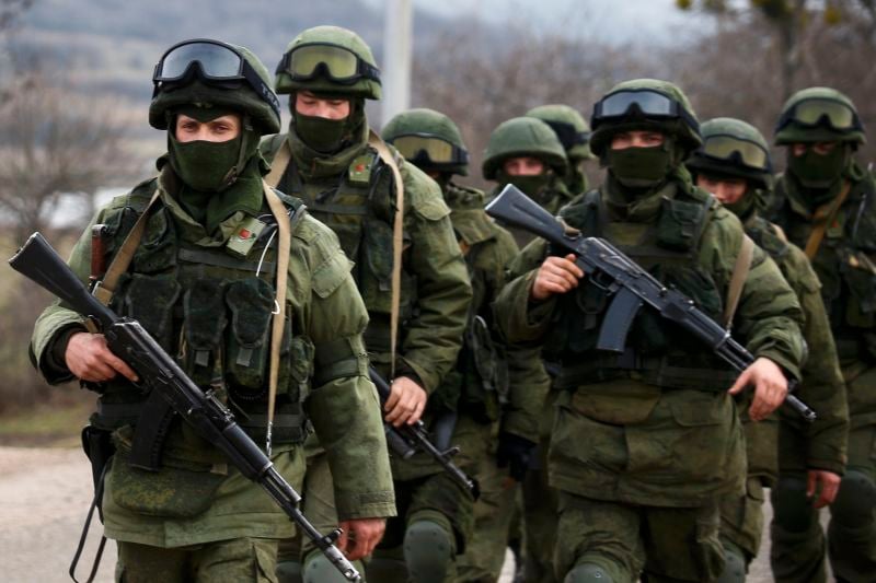 Les forces russes renforcent leur emprise en Crimée