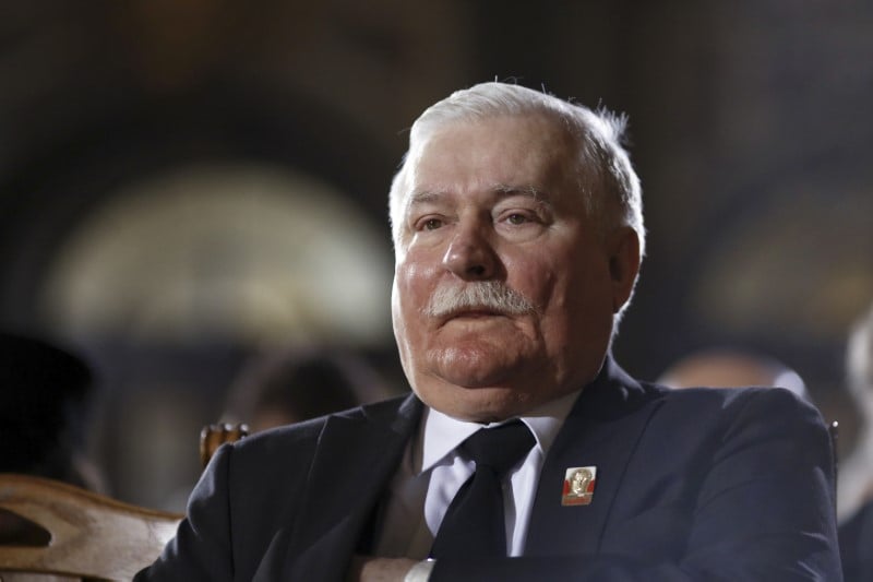 Walesa dement avoir collabore avec la police politique polonaise