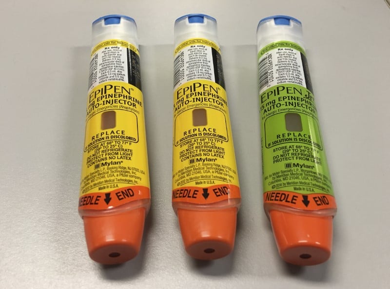 Mylan abaisse ses objectifs pour 2017 et 2018, le titre baisse
