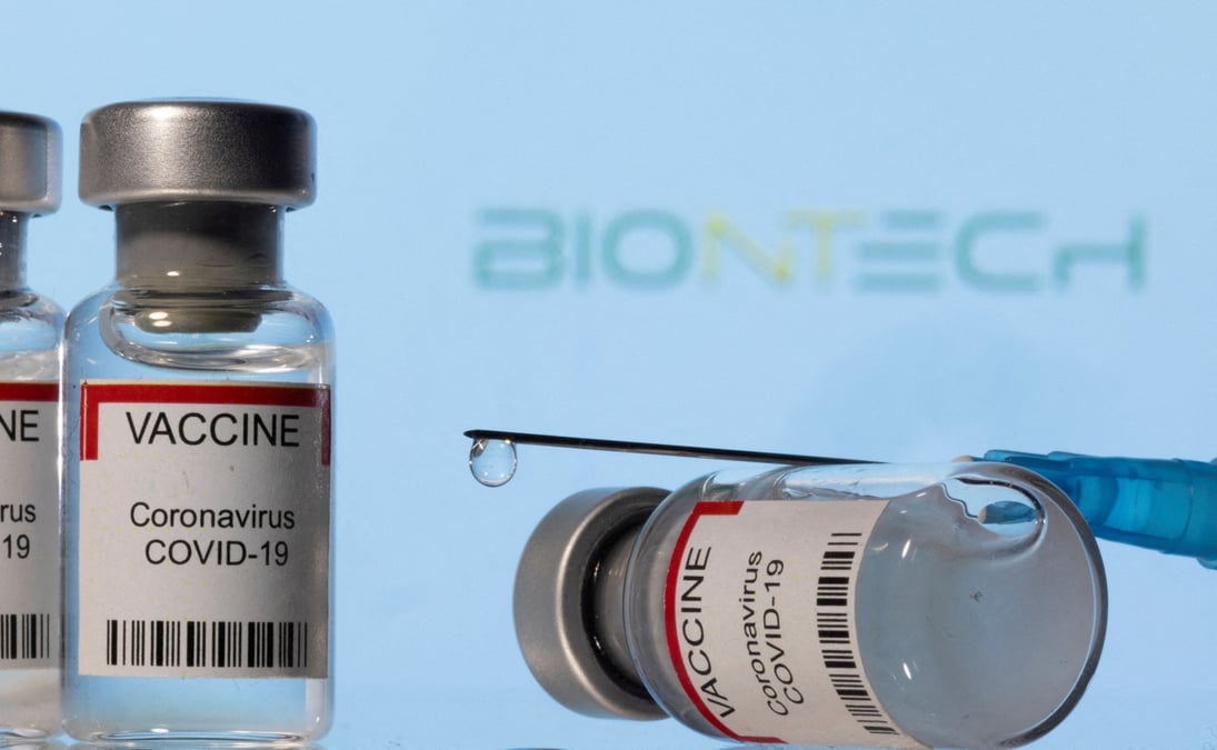 Biontech prevoit des livraisons de vaccins adaptes au variant omicron des octobre