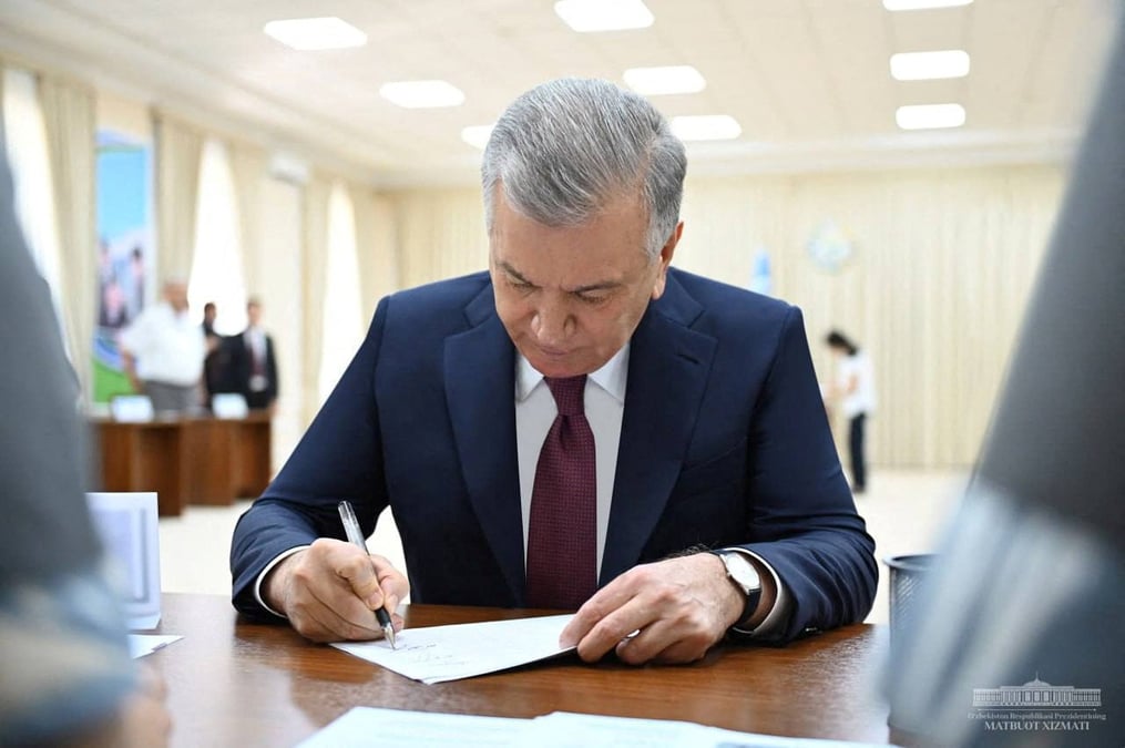Le president shavkat mirziyoyev lors de l'election presidentielle anticipee en ouzbekistan