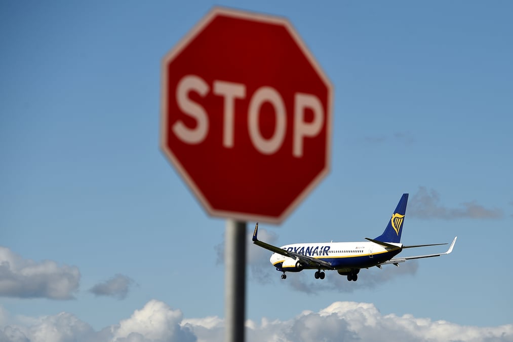 Ryanair reduit encore ses plans de vols et renonce a alitalia