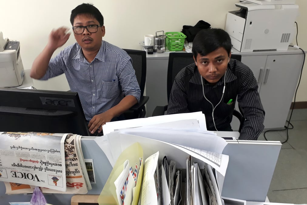 Une semaine de detention pour deux journalistes birmans de reuters