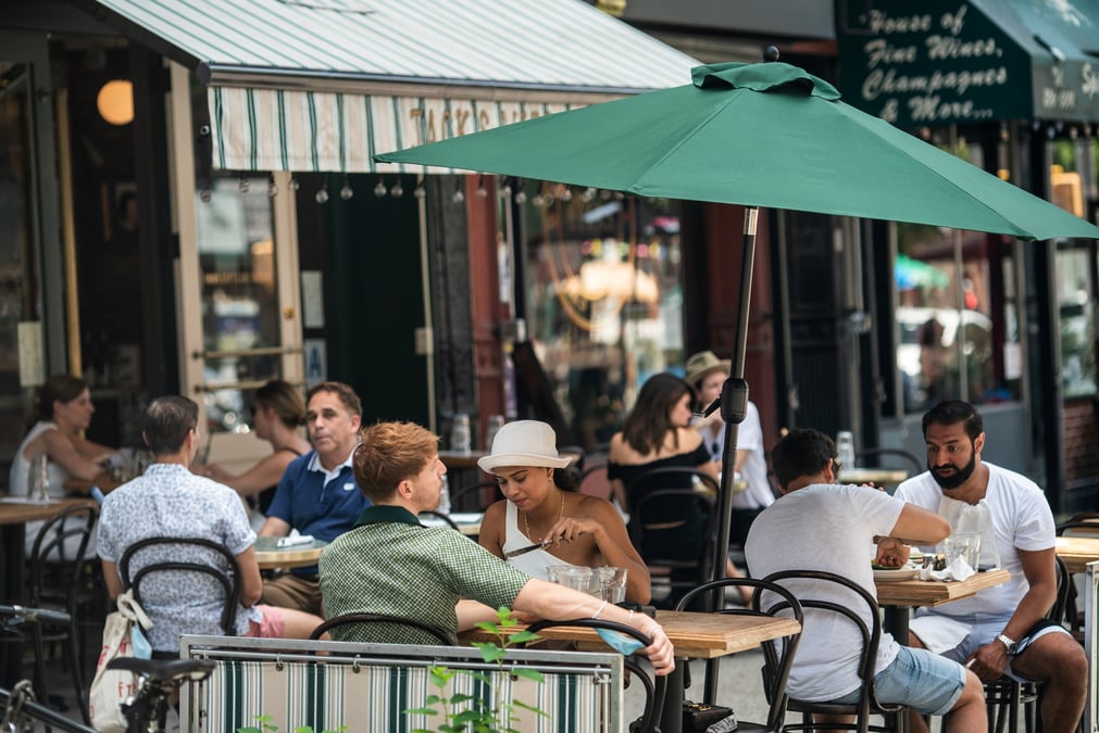 Vaccination obligatoire pour aller au restaurant a new york, une premiere aux etats-unis