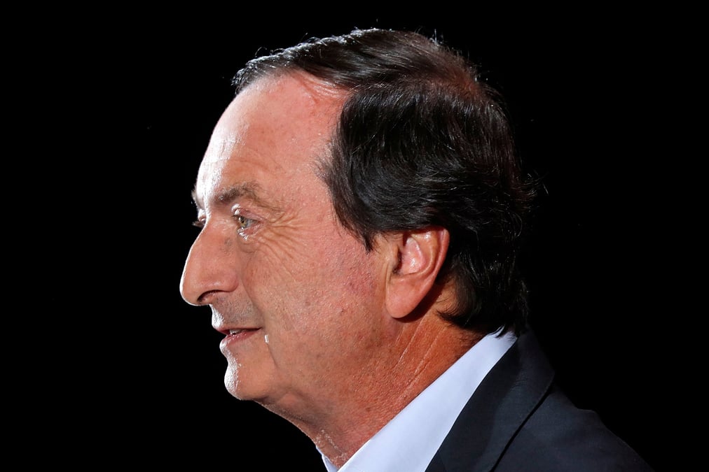 Leclerc propose au géant pétrolier « de faire deux à trois centimes de remise jusqu'à Noël à ses clients grossistes, à nos centrales d'achat comme à celles d'Intermarché ou Système U ».