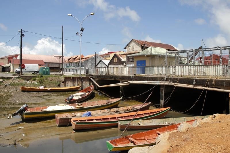 La Guyane, le plus grand département français, ne bénéficie plus de liaisons aériennes régulières depuis la faillite d'Air Guyane, le 2 août dernier.
