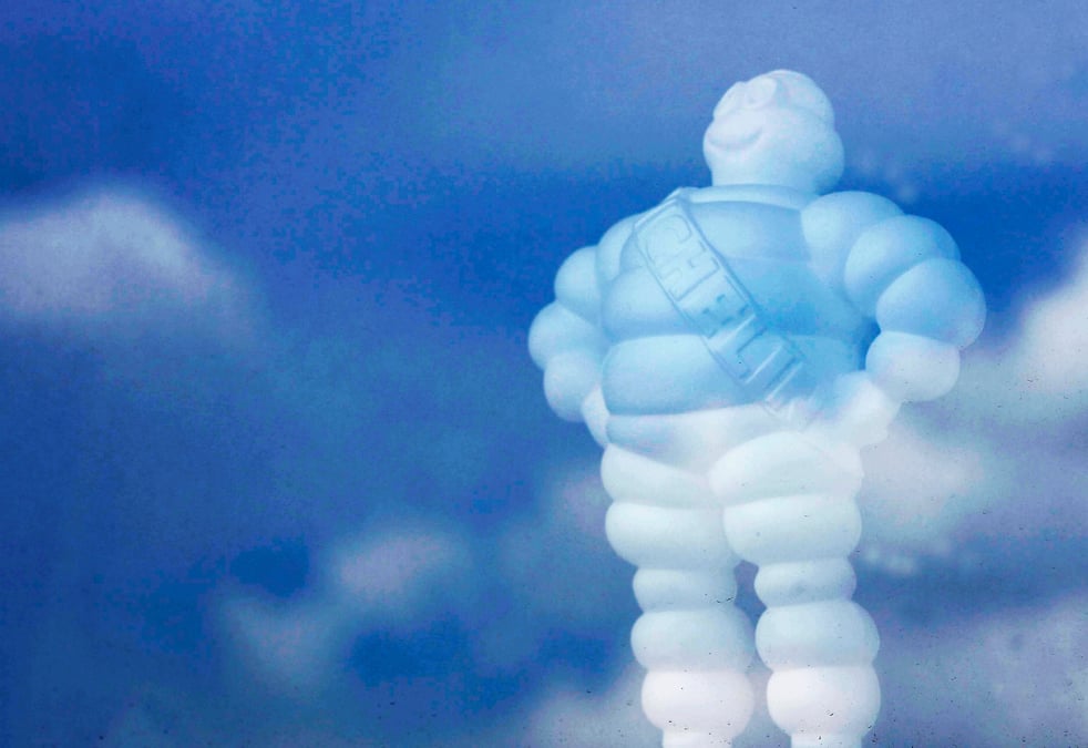Une sculpture de bibendum, la mascotte de bibendum, au siege de la societe a clermont ferrand