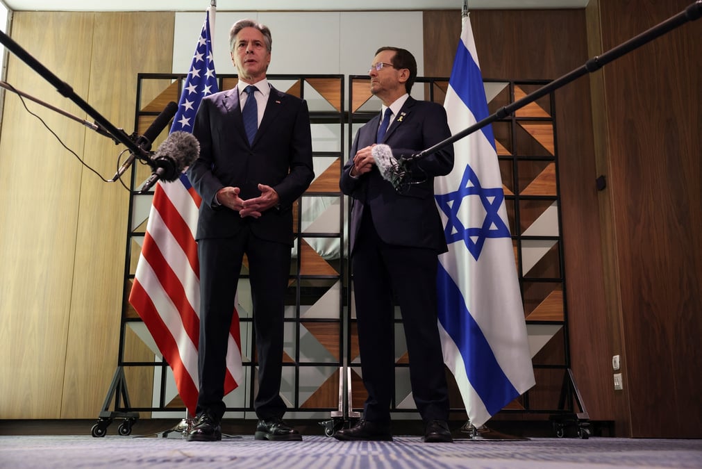 Le secretaire d'etat americain antony blinken rencontre le president israelien isaac herzog, a tel-aviv