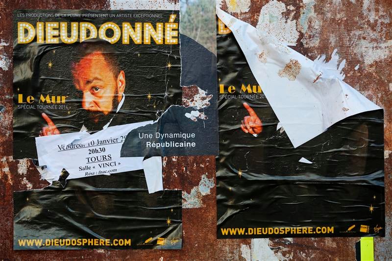 Dieudonné abandonne son spectacle interdit dans plusieurs villes