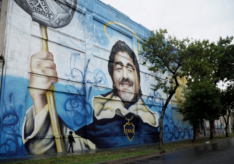 Foot: le maillot de la "main de dieu" de maradona vendu pour 8,46 millions d'euros