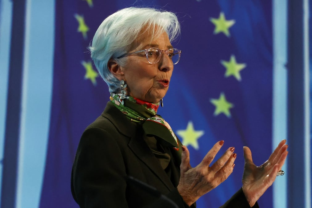 Christine lagarde, presidente de la bce, s'adresse aux journalistes apres la reunion de politique monetaire du conseil des gouverneurs, a francfort
