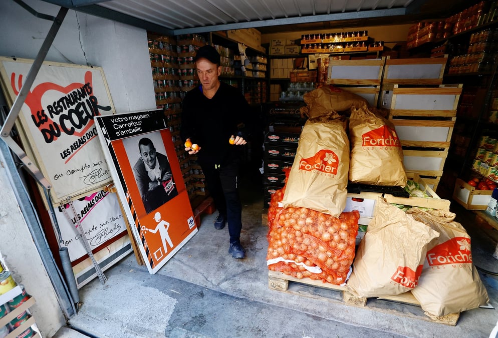 Photo du centre de distribution alimentaire de l'organisation caritative restos du coeur