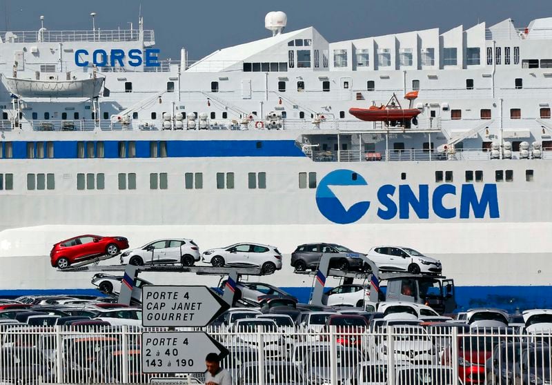 Heurts entre grévistes de la SNCM et professionnels en Corse