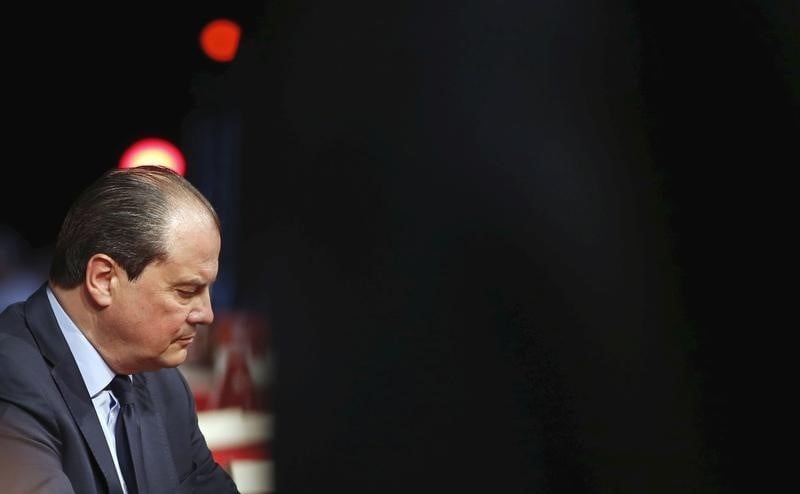 Marine le pen sur france 2: cambadelis propose a sarkozy de saisir le csa