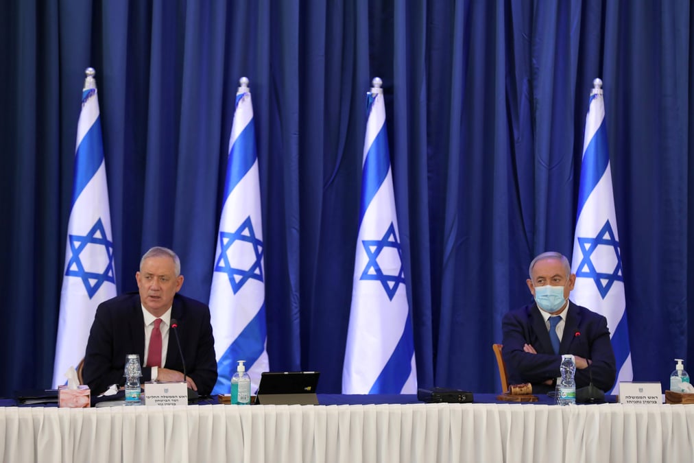 Israel reporte sur le vote sur le budget, evite des elections anticipees