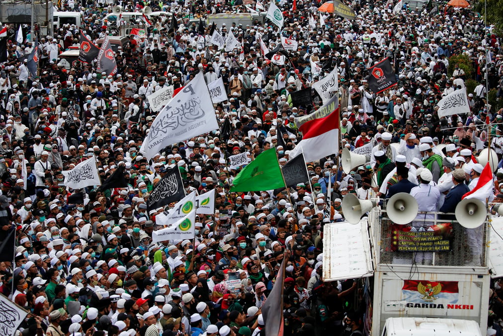 Indonesie: des manifestants musulmans protestent a leur tour contre macron