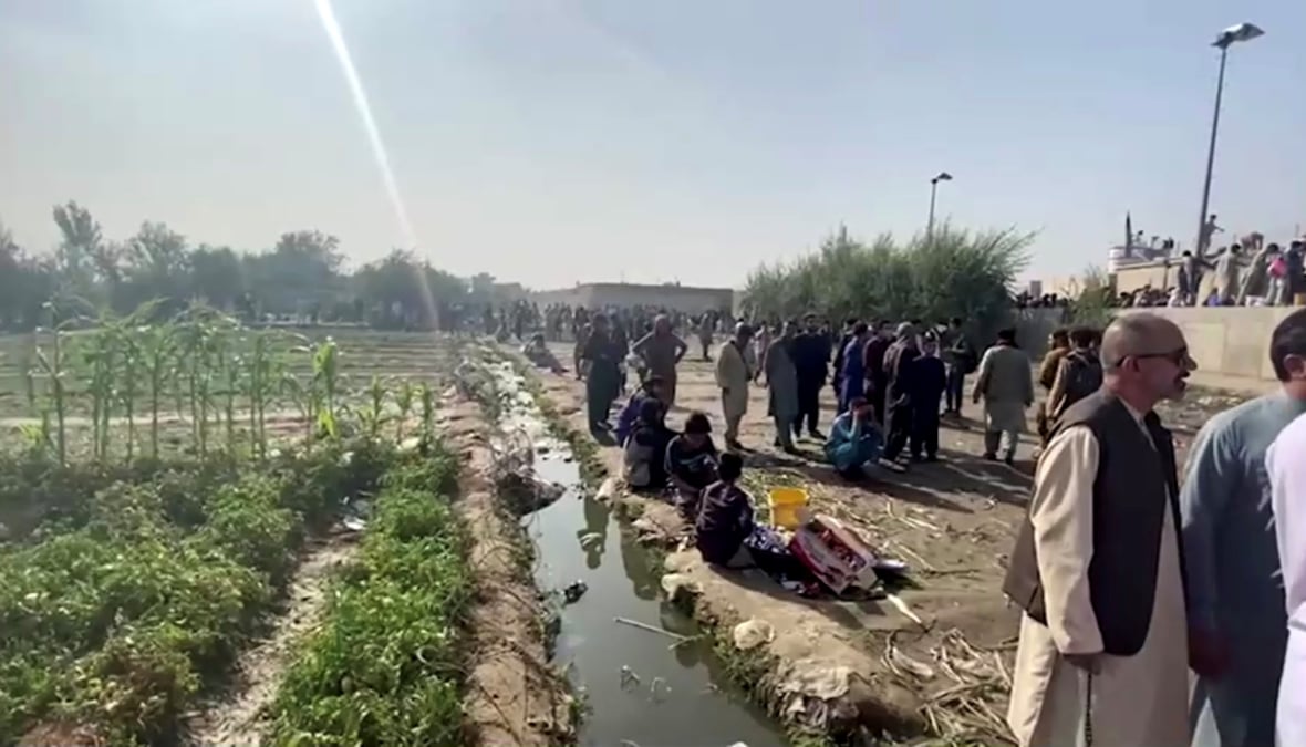Tirs d'avertissement a l'aeroport de kaboul, manifestation pro-afghane a paris