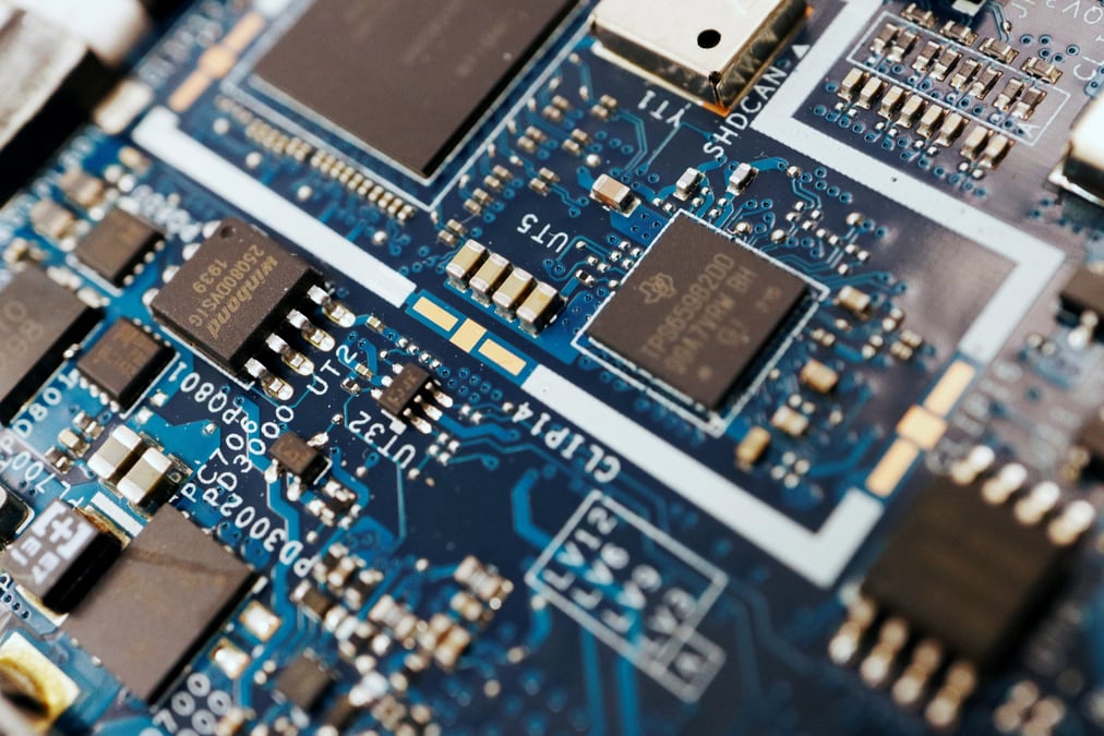 Photo d'illustration de puces semi-conductrices sur un circuit imprime