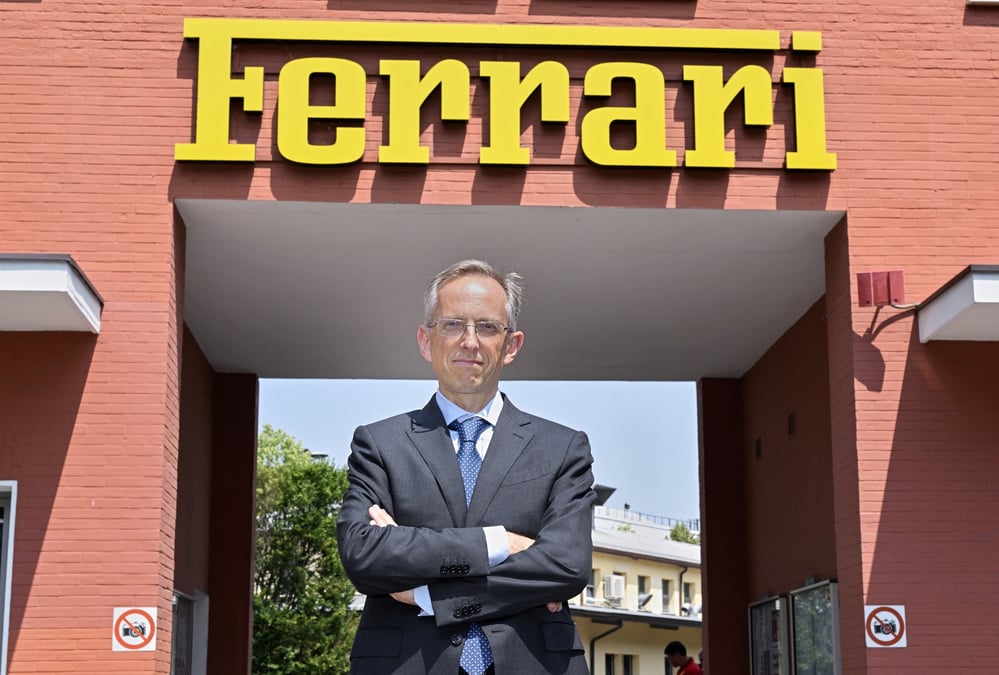 Benedetto vigna, pdg de ferrari, devoile la nouvelle strategie a long terme de l'entreprise, a maranello