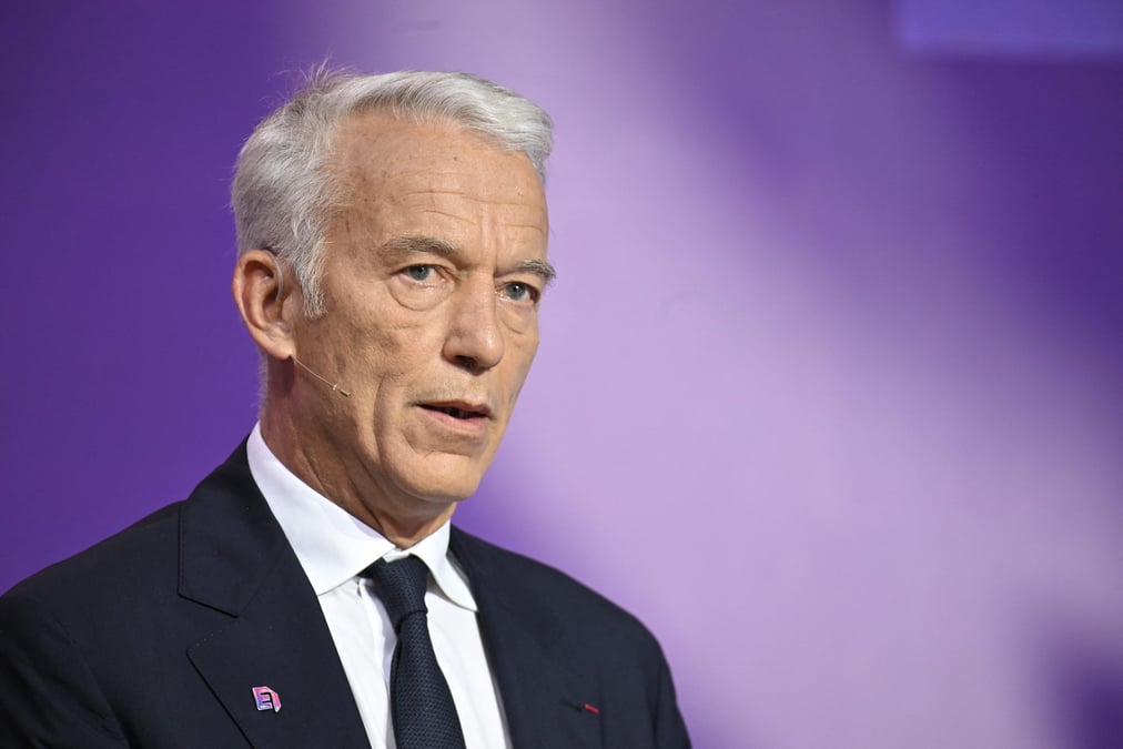 « Il n'est pas question que l'Agirc-Arrco, qui a été très bien géré dans des périodes très difficiles, devienne une variable d'ajustement pour les régimes gérés par l'Etat », a-t-il dénoncé.