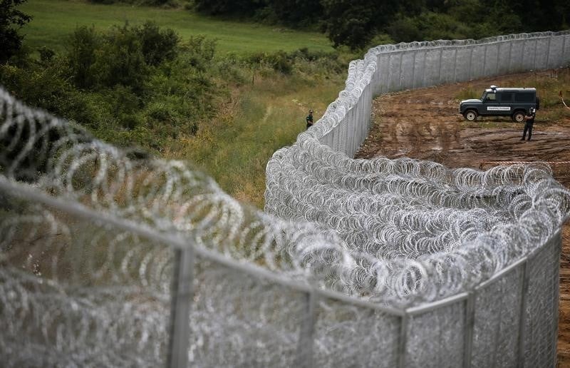 La bulgarie va continuer de cloturer sa frontiere avec la turquie