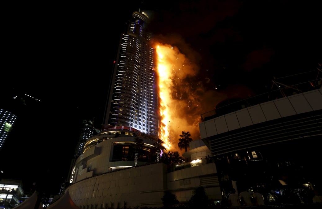 L'incendie dans une tour de dubai maitrise