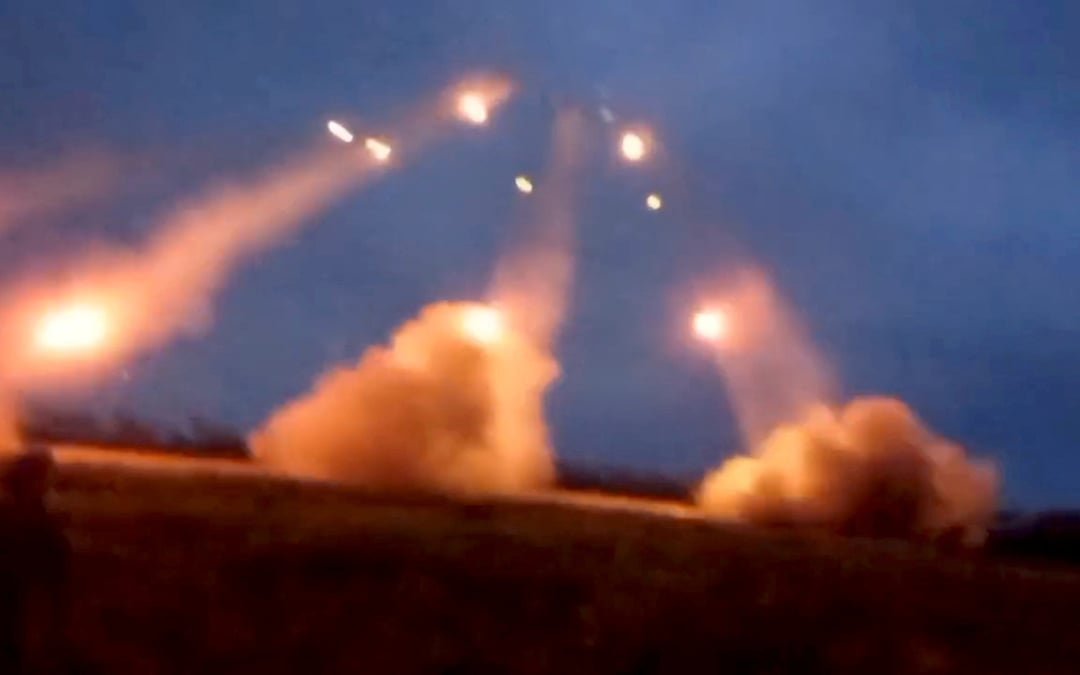 La 57e brigade ukrainienne tire sur des systemes grad a bakhmut
