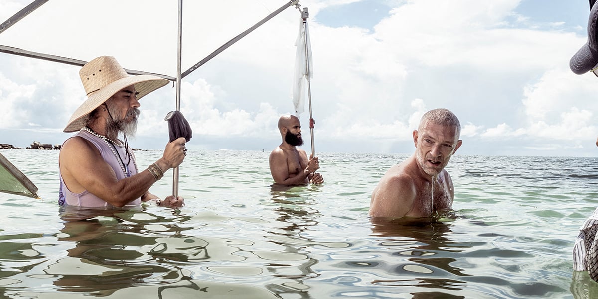 Photo de Vincent Cassel dans les coulisses du Calendrier Pirelli 2025.