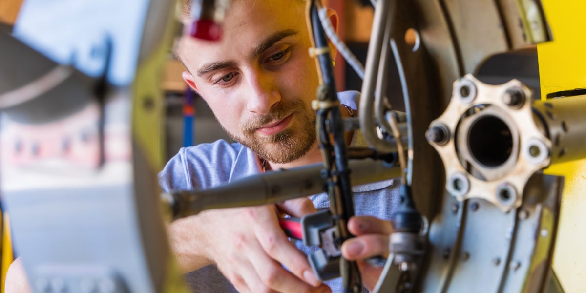 La filière aéronautique et spatiale est l'un des moteurs économiques de la Nouvelle-Aquitaine dans un contexte compliqué. Ici, un atelier d'Optima Aéro dans les Pyrénées-Atlantiques.