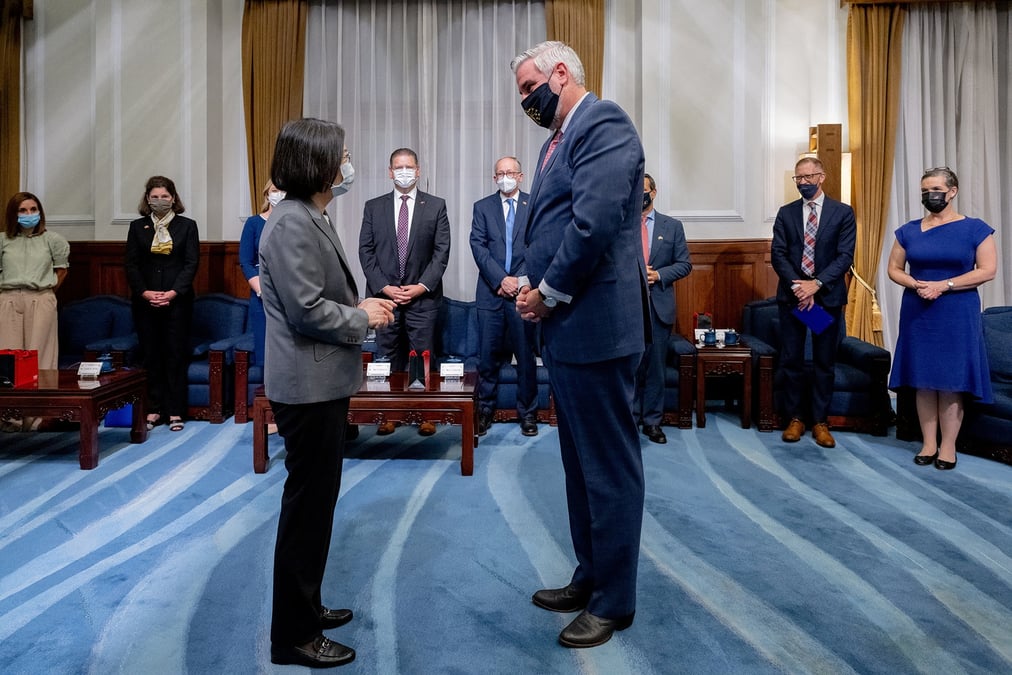 Taiwan promeut ses semi-conducteurs durant une visite du gouverneur americain de l'indiana